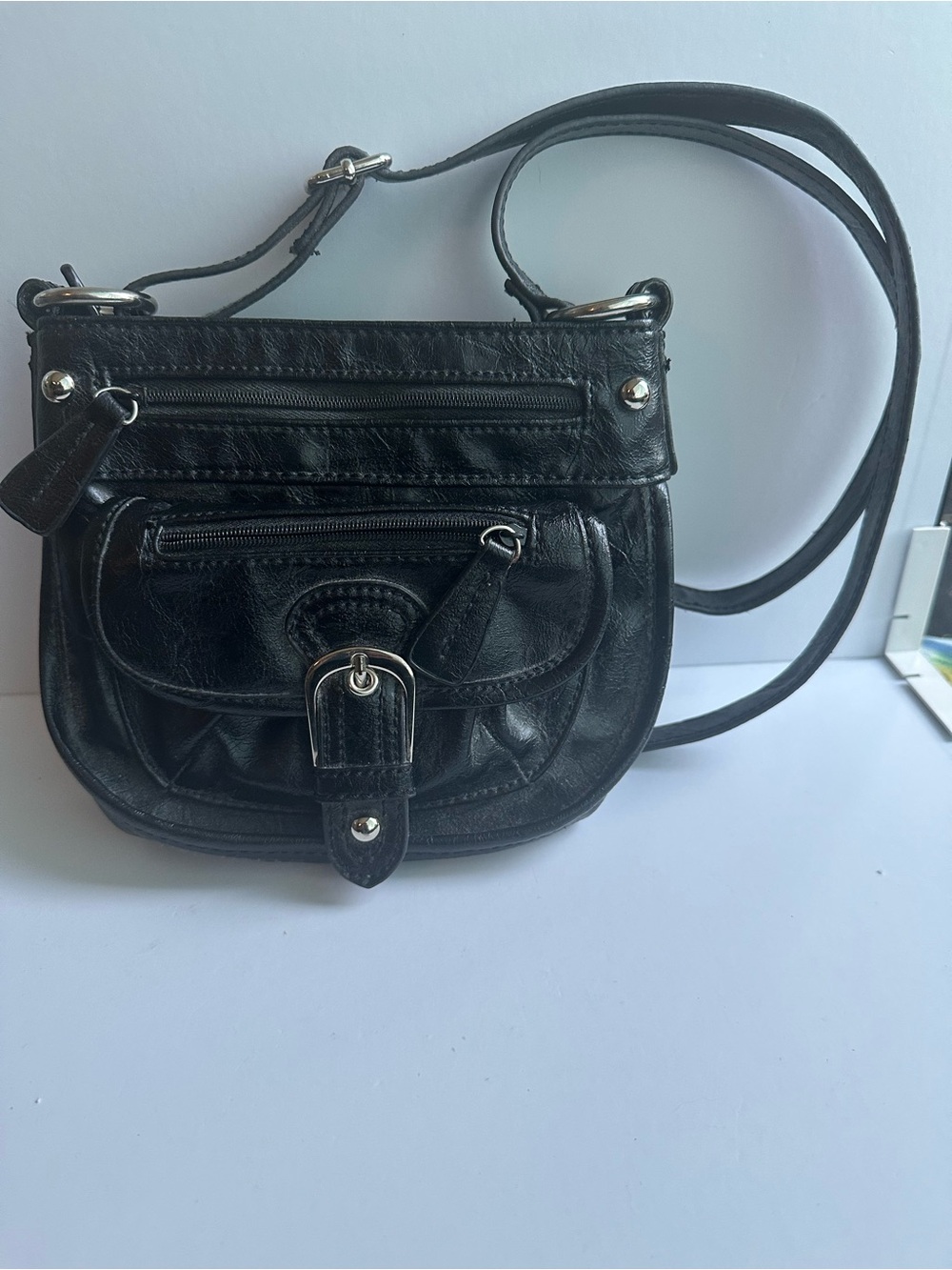Axcess by Liz Claiborne
Crossbody Black Leather Bag